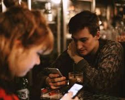 mobile phone in restaurant