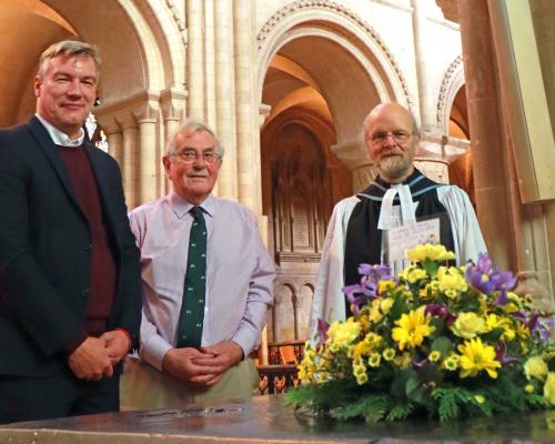 Andrew Morter Peter Spaul and Canon Andy Bryant lay flowers at the memorial to Thomas Tawell in Norwich Cathedral sm