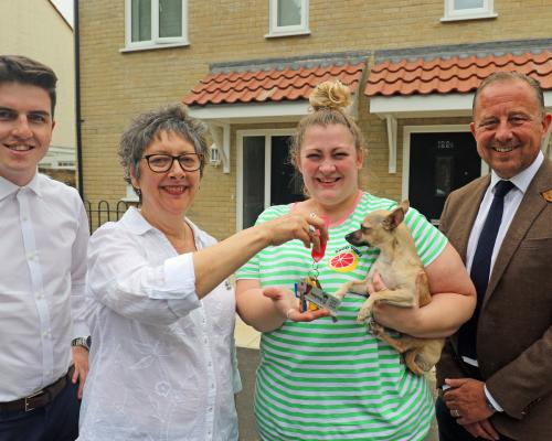 Hollie Shreeve centre right receives the keys for her new home from Cllr Gail Harris sm