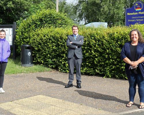 Newton Flotman Primary School head teacher Adam Riley with parents Jessica Bauer left and Rachael Graver sm