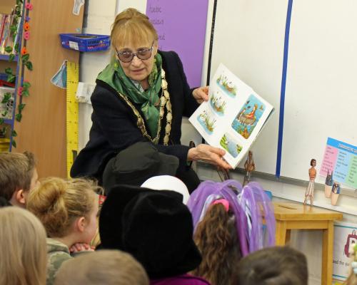 Swaffham Mayor Jill Skinner reads to Year 3 students at Swaffham Primary Academy