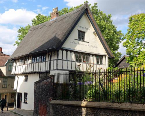 The Britons Arms exterior sm