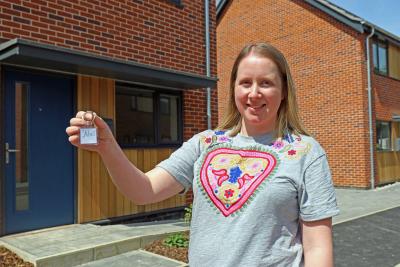 Catherine Smith with the keys to her new home at Rokeles Green in Watton sm