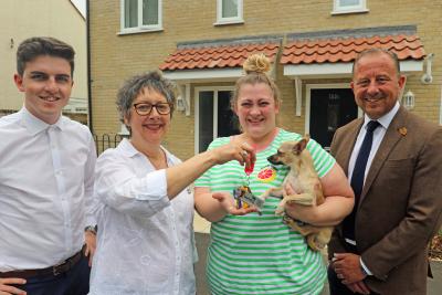 Hollie Shreeve centre right receives the keys for her new home from Cllr Gail Harris sm
