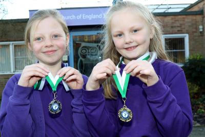 Izzy Gotts left and Erin Weedon with their medals sm