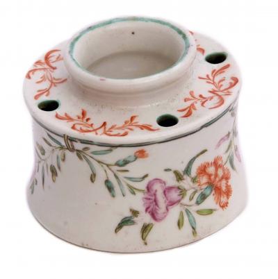 Lowestoft porcelain inkwell circa 1775 pre sale estimate 5000 7000