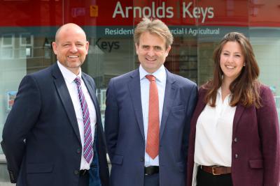 Mark Mayhew left Guy Gowing and Charlotte Webster of Arnolds Keys sm