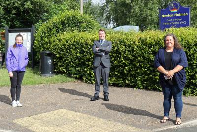 Newton Flotman Primary School head teacher Adam Riley with parents Jessica Bauer left and Rachael Graver sm