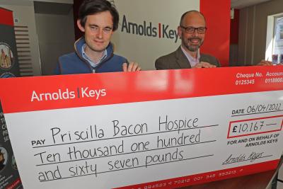 Nick Williams of Arnolds Keys left presents a cheque to Hugo Stevenson of the Priscilla Bacon Hospice charity sm