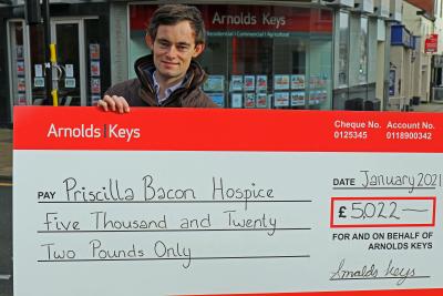 Nick Williams of Arnolds Keys with the Priscilla Bacon Hospice donation sm