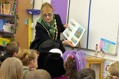 Swaffham Mayor Jill Skinner reads to Year 3 students at Swaffham Primary Academy